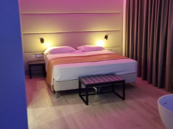 HOTEL VENICE BEACH HVB 34 Lifestyle 4 Superior : photo 2 de la chambre suite lit king-size