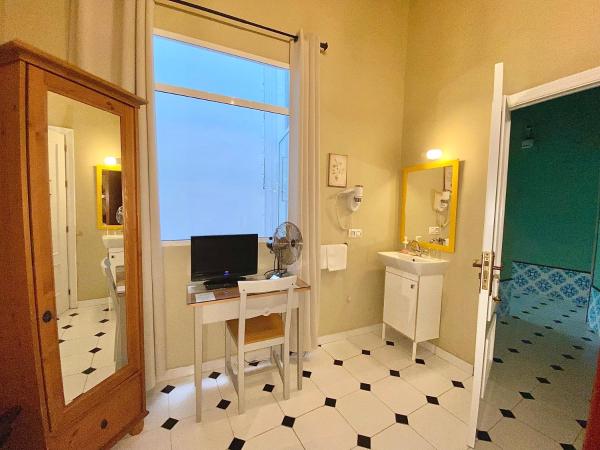 Pensión España : photo 2 de la chambre chambre double Économique intérieure avec salle de bains privative
