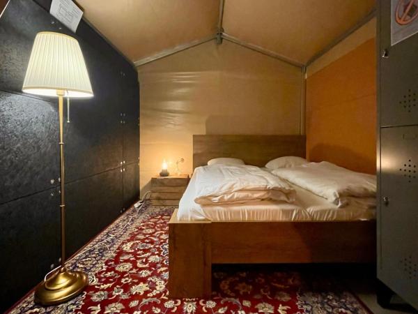 Urban Camper Hostel & Bar : photo 4 de la chambre tente double privative