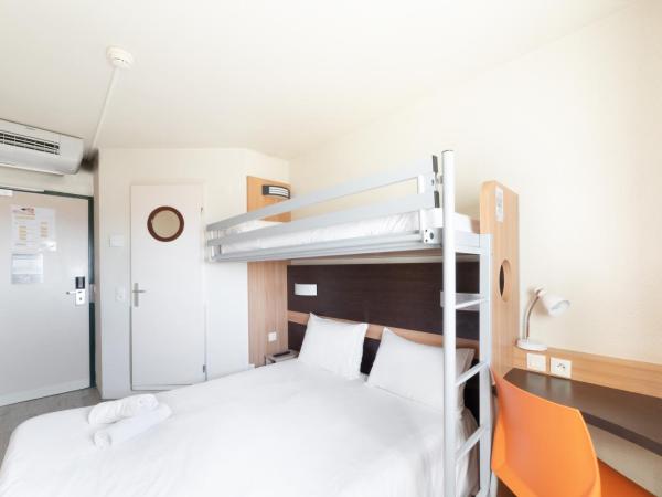 Premiere Classe Nice - Promenade des Anglais : photo 2 de la chambre chambre triple avec 1 lit double et 1 lit simple