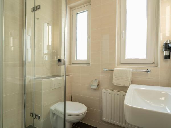 NP Hotel Königshof : photo 8 de la chambre chambre double