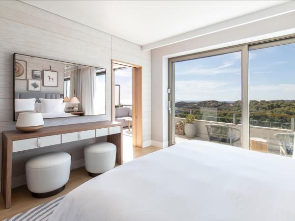 Four Seasons Astir Palace Hotel Athens : photo 5 de la chambre suite junior lit king-size - vue sur pinède d'arion