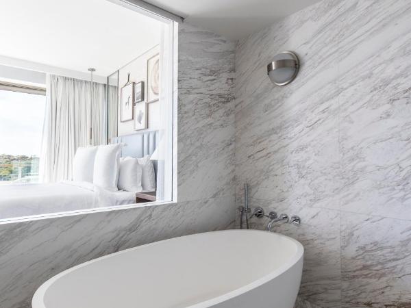 Four Seasons Astir Palace Hotel Athens : photo 4 de la chambre suite junior lit king-size - vue sur pinède d'arion