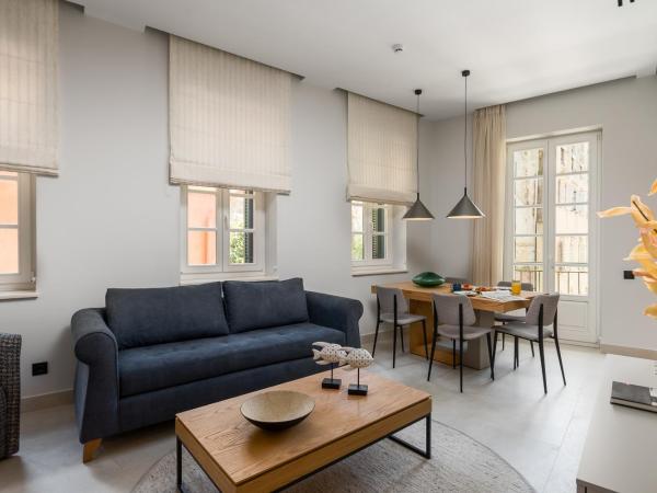 New York Luxury Suites : photo 2 de la chambre suite lit king-size avec balcon