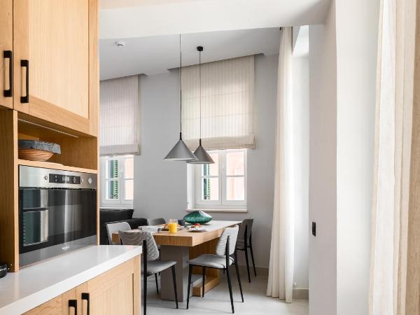 New York Luxury Suites : photo 6 de la chambre suite lit king-size avec balcon