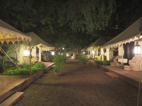 The Ajit Bhawan - A Palace Resort : photo 4 de la chambre vintage tent enjoy buffet breakfast, wifi,welcome drink upon arrival, early check in & late check out – subject to availability
