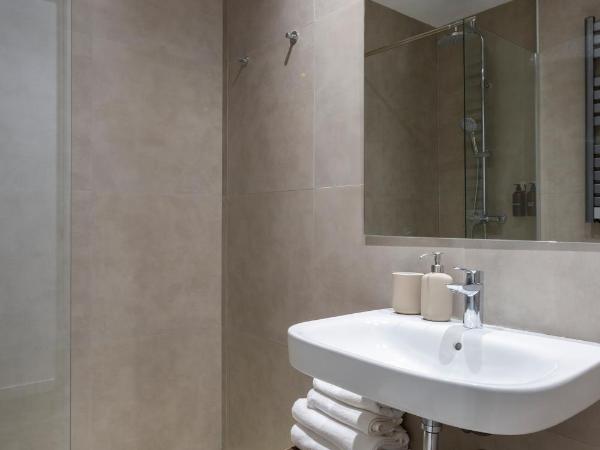 Ronda9 central suites : photo 4 de la chambre chambre double - vue sur jardin