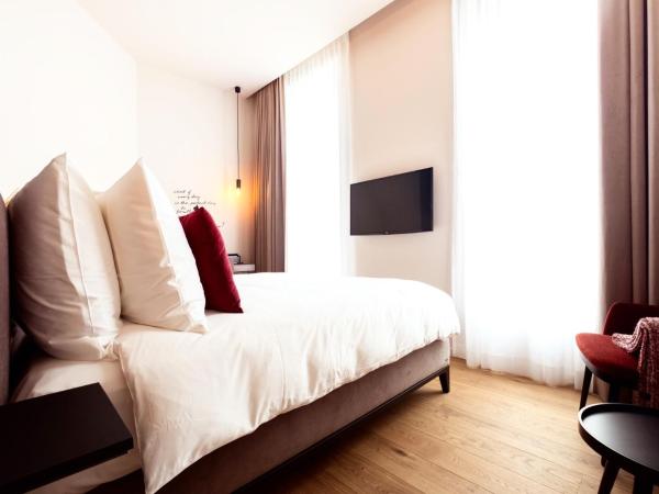 U Eat & Sleep Antwerp : photo 1 de la chambre chambre double supérieure avec douche à effet pluie