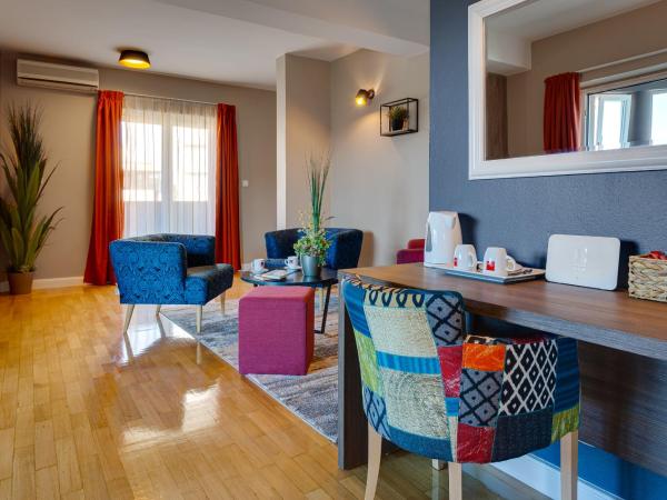 Hotel Sky : photo 10 de la chambre suite familiale avec balcon