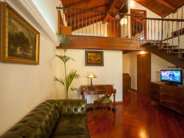 Hotel Flora : photo 10 de la chambre suite avec terrasse