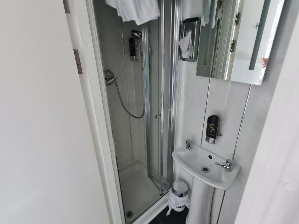 Queens Plaza Hotel : photo 7 de la chambre chambre familiale communicante - vue sur mer