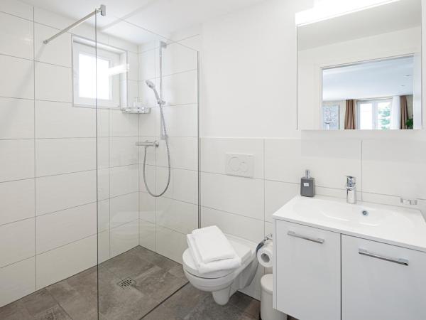 EH Apartments Saturn : photo 6 de la chambre suite deluxe avec lit king-size