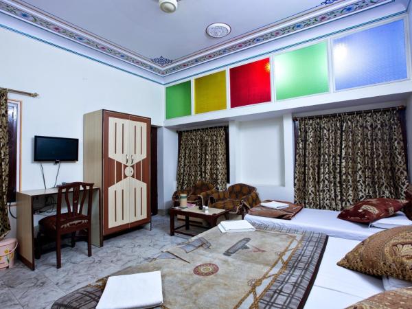 Hotel Kalyan : photo 3 de la chambre chambre triple standard avec ventilateur 