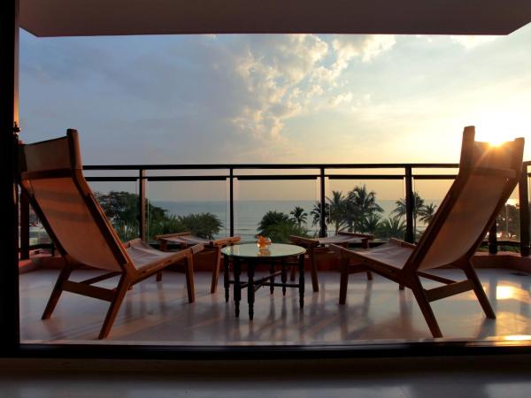Marrakesh Hua Hin Resort & Spa : photo 9 de la chambre oceanfront suite in-bedroom jacuzzi