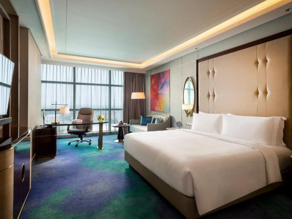 InterContinental Hotels Jakarta Pondok Indah, an IHG Hotel : photo 3 de la chambre chambre lit king-size classique avec vue sur la ville