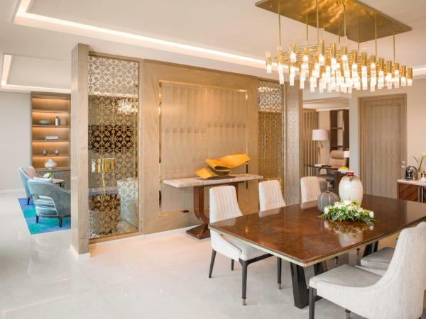 InterContinental Hotels Jakarta Pondok Indah, an IHG Hotel : photo 5 de la chambre suite lit king-size ambassadeur - vue sur ville