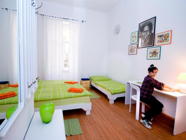 CentrÁlom Apartman : photo 1 de la chambre chambre triple