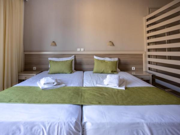 Ilian Beach & Apartments : photo 2 de la chambre studio - vue latérale sur mer