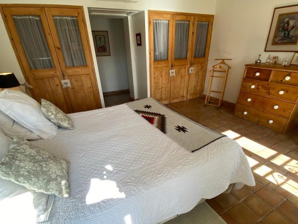 La ferme de gigognan : photo 1 de la chambre chambre double - vue sur jardin