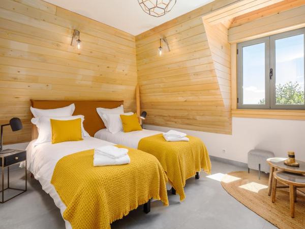 Domaine de Ravat : photo 3 de la chambre chambre familiale avec douche