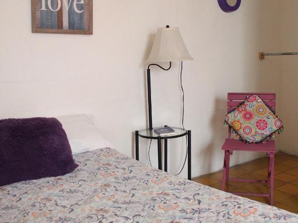 Hostal Casa Colores Adults Only : photo 2 de la chambre chambre double standard avec salle de bains commune