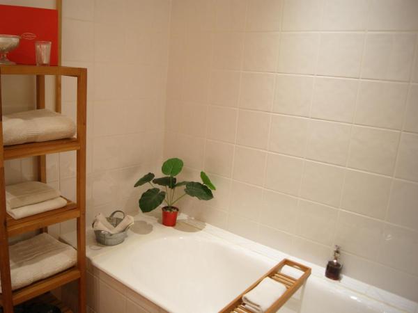 La ferme de gigognan : photo 8 de la chambre grande chambre double 