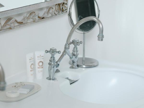 Château du Clair de Lune - Boutique Luxury Hotel : photo 7 de la chambre chambre double de luxe château