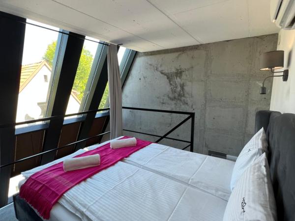 NEON APARTMENTS : photo 7 de la chambre appartement en duplex