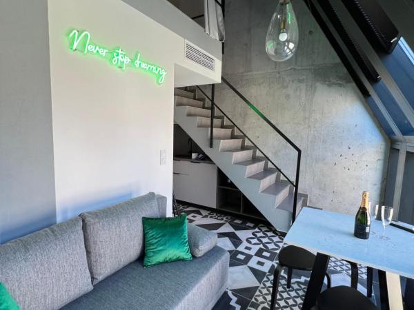 NEON APARTMENTS : photo 1 de la chambre appartement en duplex
