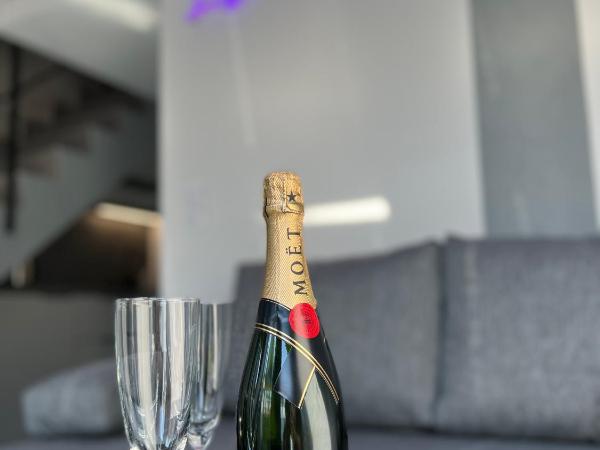 NEON APARTMENTS : photo 4 de la chambre appartement en duplex