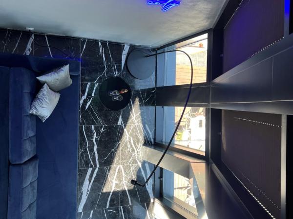 NEON APARTMENTS : photo 4 de la chambre appartement en duplex