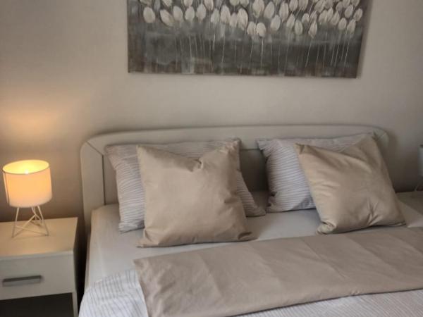 Apartment & Rooms Riva : photo 7 de la chambre chambre double avec balcon - vue sur mer