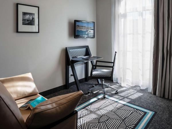 BW Premier Collection Mondial : photo 9 de la chambre suite junior lits jumeaux avec canapé-lit et balnéo