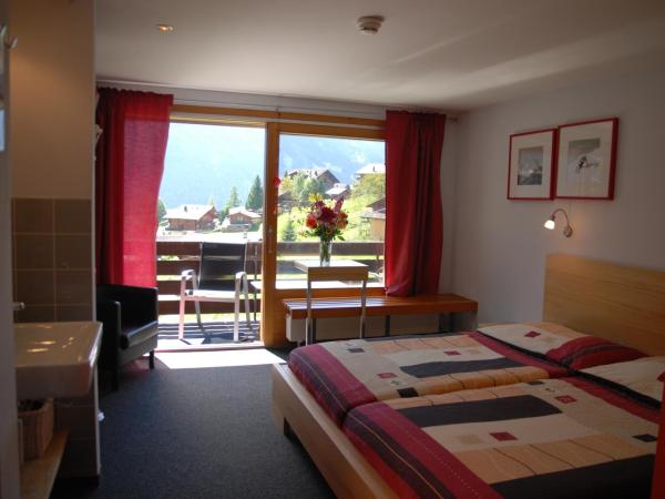 Hotel Lauberhorn - Home for Outdoor Activities : photo 2 de la chambre chambre double avec balcon - vue sur eiger