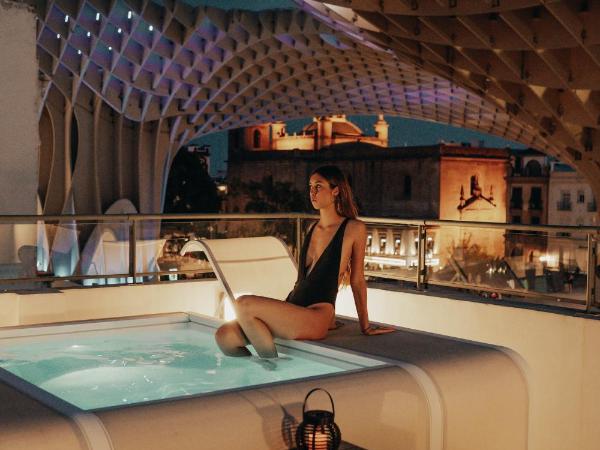 Welldone Metropol : photo 2 de la chambre penthouse avec piscine privée et terrasse