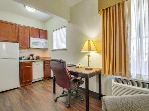 MainStay Suites Texas Medical Center/Reliant Park : photo 8 de la chambre suite lit queen-size avec canapé-lit - non-fumeurs