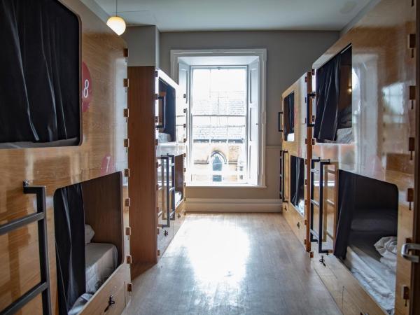 Leevin Hostel Mountjoy : photo 1 de la chambre lit superposé dans dortoir pour hommes de 8 lits