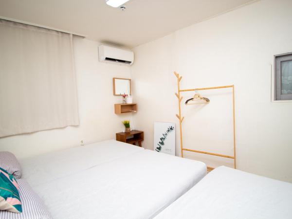 YAB-GuestHouse, FemaleOnly, ForeignOnly : photo 8 de la chambre chambre triple avec salle de bains commune - réservée aux femmes