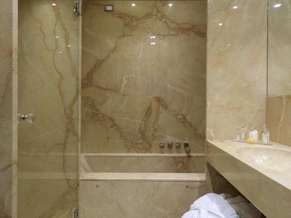 Grand Hotel Des Etrangers : photo 2 de la chambre chambre double ou lits jumeaux supérieure - vue sur mer