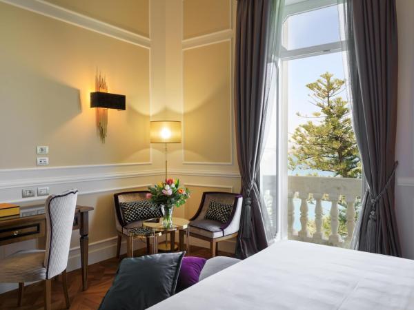 Grand Hotel Des Etrangers : photo 3 de la chambre chambre double deluxe - vue sur mer