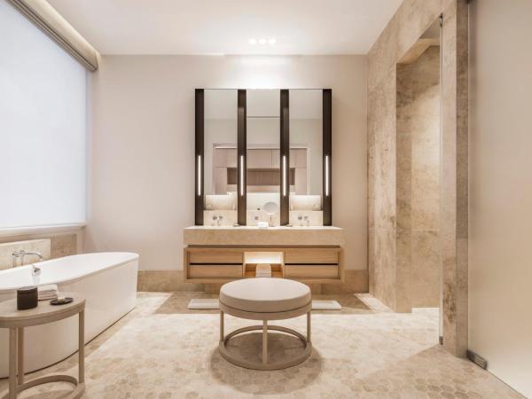 COMO The Treasury : photo 4 de la chambre chambre lit king-size - vue sur ville