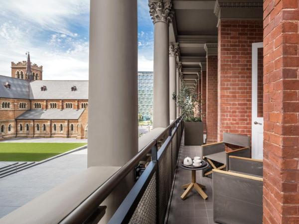 COMO The Treasury : photo 3 de la chambre chambre lit king-size héritage avec balcon