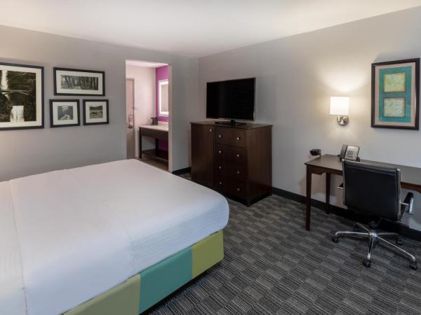 La Quinta by Wyndham Houston NW Brookhollow : photo 6 de la chambre chambre lit king-size