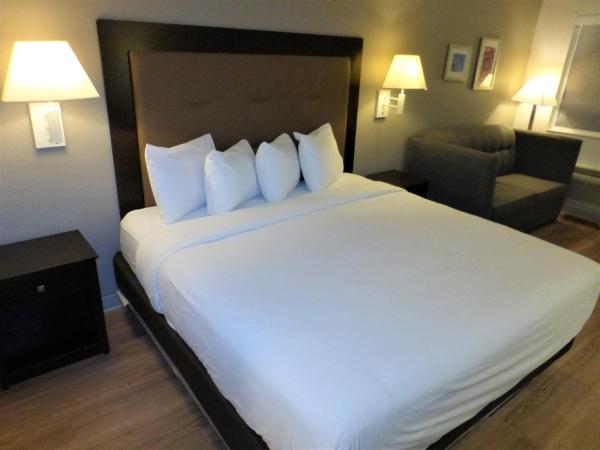 Red Roof Inn Houston - Jersey Village : photo 5 de la chambre chambre lit king-size supérieure - non-fumeurs