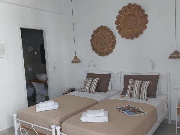 Elite Suites Naxos : photo 2 de la chambre chambre lits jumeaux supérieure - vue sur ville