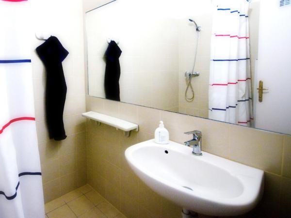 CentrÁlom Apartman : photo 3 de la chambre chambre triple