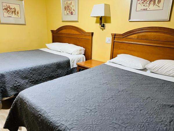 Sunset Inn : photo 4 de la chambre chambre standard avec 2 lits doubles-fumeurs 