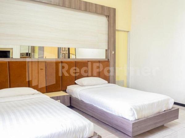My Hommy Homestay Mitra RedDoorz : photo 1 de la chambre chambre lits jumeaux