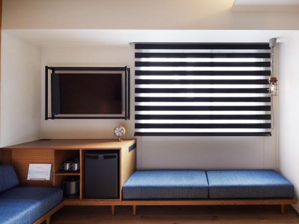 LAMP LIGHT BOOKS HOTEL fukuoka : photo 3 de la chambre chambre double avec lit d'appoint