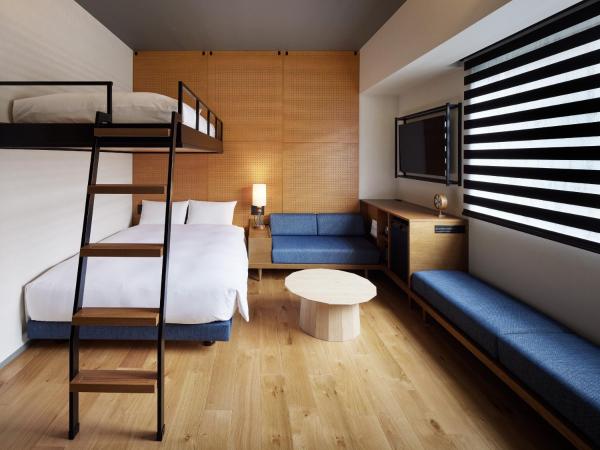 LAMP LIGHT BOOKS HOTEL fukuoka : photo 1 de la chambre chambre double avec lit d'appoint